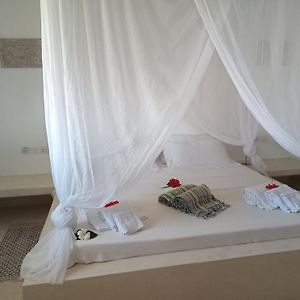 Zimmer mit Kingsize-Bett